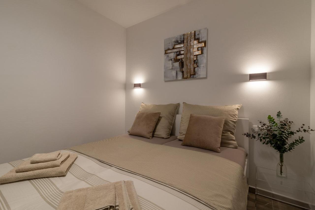 Poolside 2 Bedroom Ap. Mare โตรกีร์ ภายนอก รูปภาพ