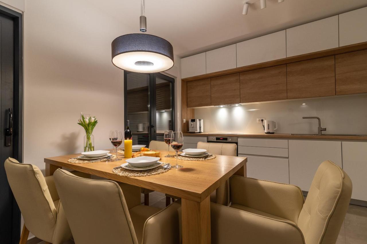 Poolside 2 Bedroom Ap. Mare โตรกีร์ ภายนอก รูปภาพ