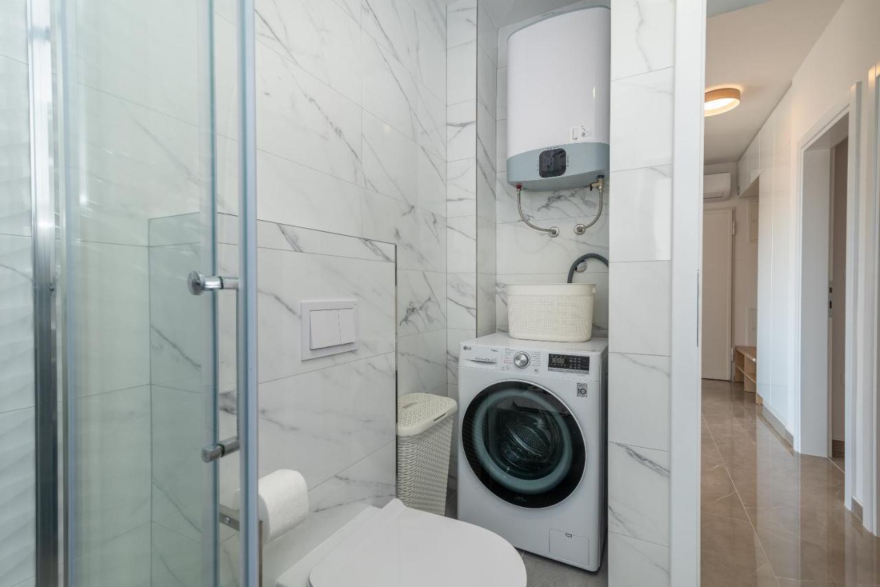 Poolside 2 Bedroom Ap. Mare โตรกีร์ ภายนอก รูปภาพ