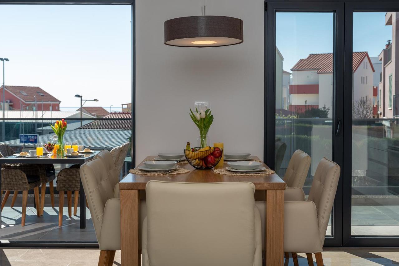 Poolside 2 Bedroom Ap. Mare โตรกีร์ ภายนอก รูปภาพ