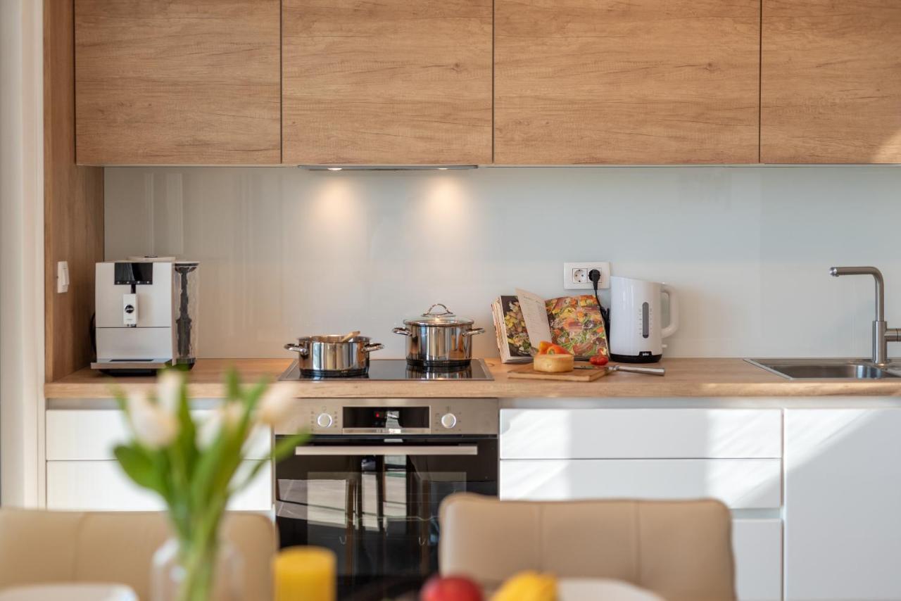 Poolside 2 Bedroom Ap. Mare โตรกีร์ ภายนอก รูปภาพ