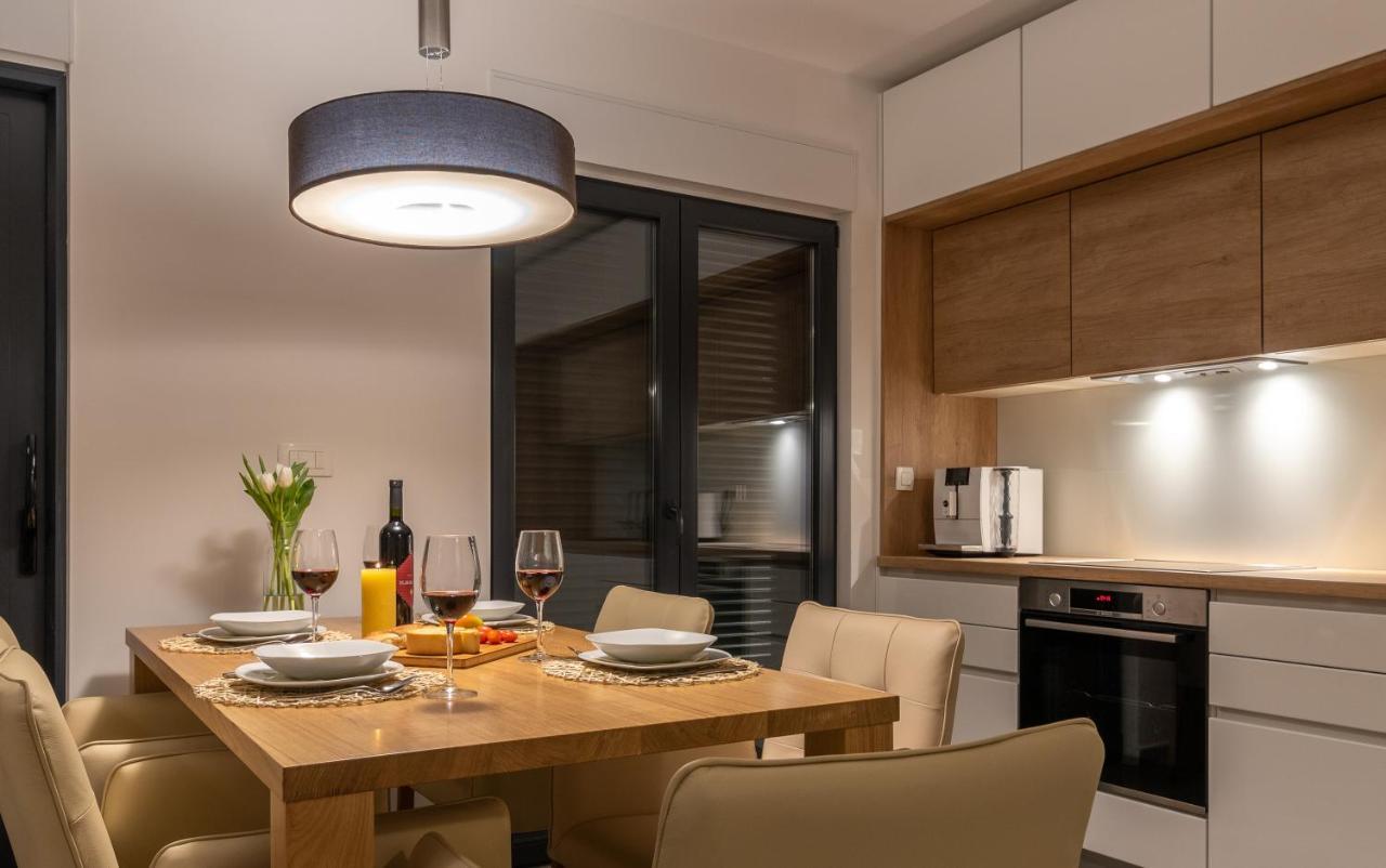 Poolside 2 Bedroom Ap. Mare โตรกีร์ ภายนอก รูปภาพ