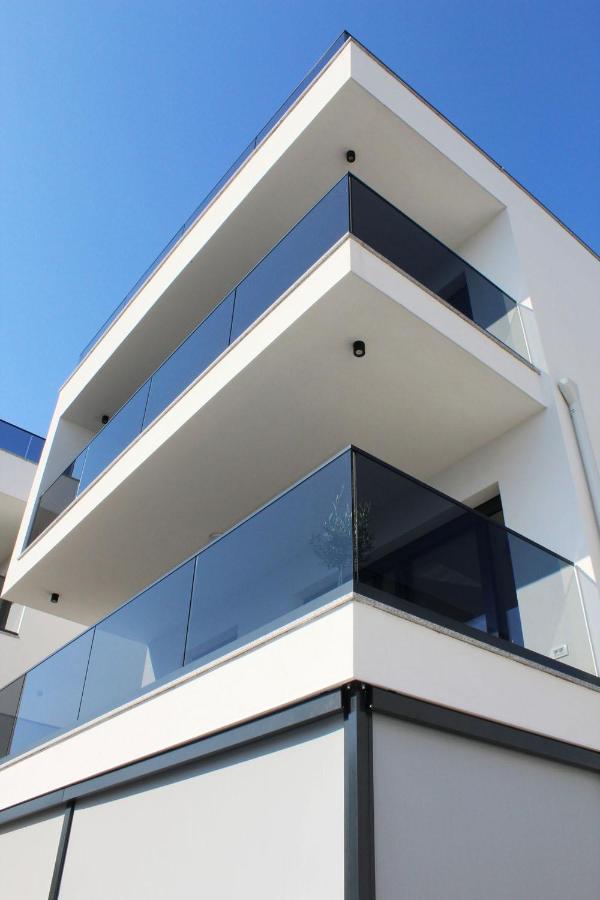 Poolside 2 Bedroom Ap. Mare โตรกีร์ ภายนอก รูปภาพ